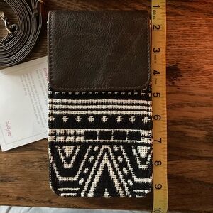 New Crossbody Thirty-One cell phone bag.